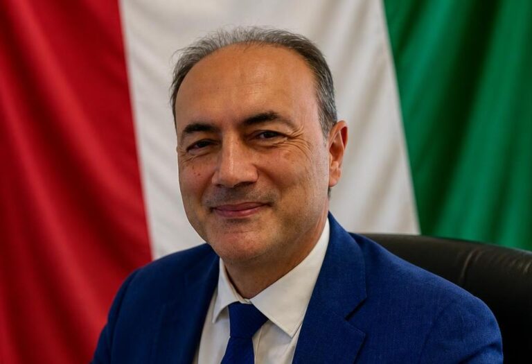 Giannetta_prospettiva_bandiera_italiana